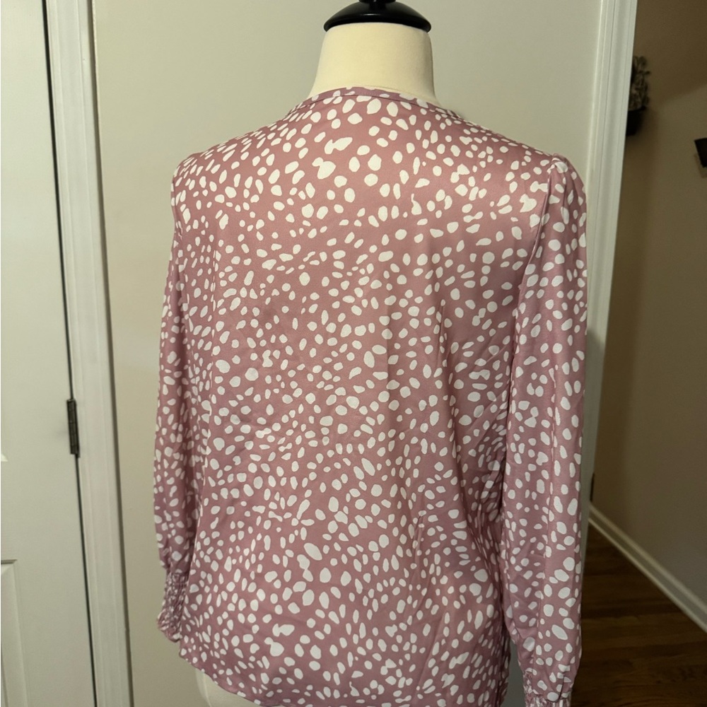 Brand unknown. Size XXL. Pink and white- cuffed sleeves - Picture 3 of 5
